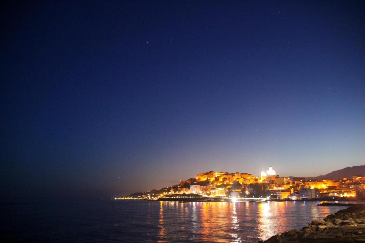 Holiday Home Delo Imperia Buitenkant foto